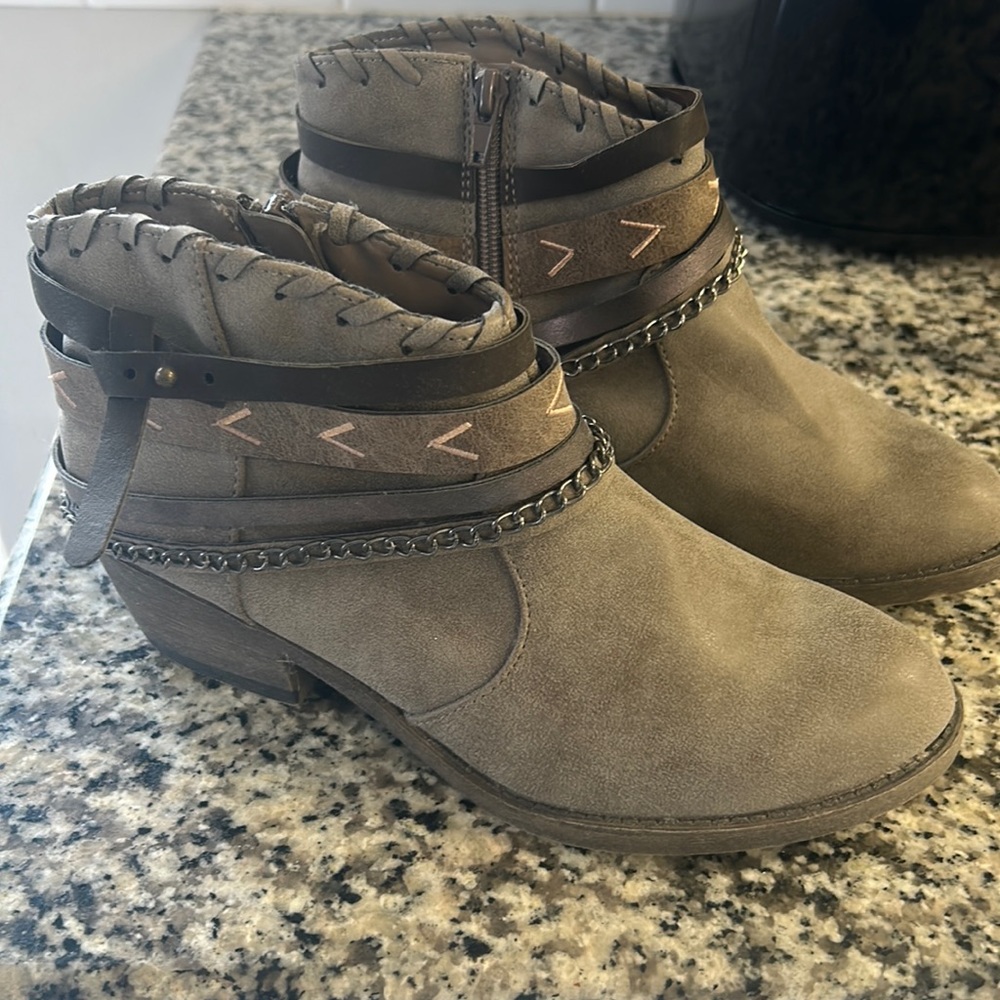 Gray ankle boot size 7.5